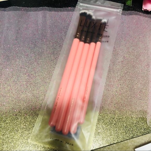 ✨ LUXIE EYECONIC EYE SET - ROSE GOLD ✨ - Picture 4 of 8